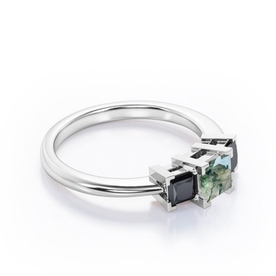 مینیمالیستی مربع V-Prong - 0.45 TCW Princess Cut Moss Green Agate with Lab Created Black Diamond - Three-Stone Engageme