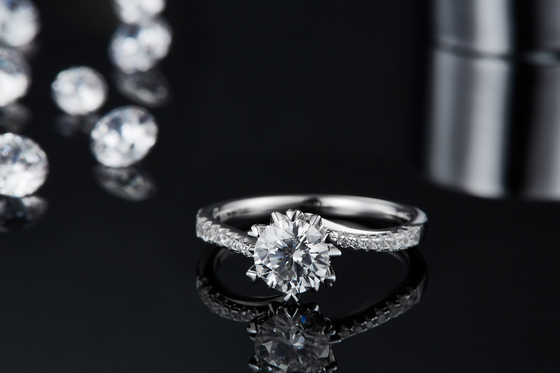 انگشتر نامزدی زنانه جواهرات 1.30CT سفید Moissanite و Sapphire Platineve CZ