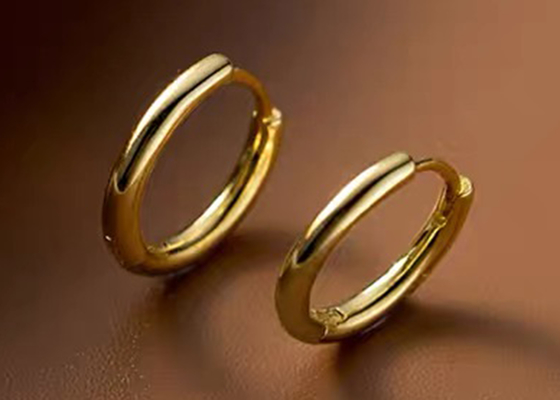 گوشواره حلقه ای طلای 14 عیار سکسی هلیکس ODM برای زنان با ابعاد 1.2 میلی متر × 10 میلی متر