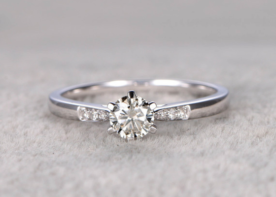 انگشتر 5 میلی متری جواهرات الماس واقعی Moissanite مواد طلای سفید ODM برای پوشیدن روزانه