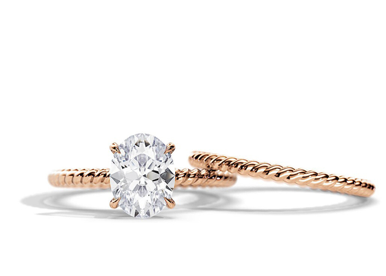 حلقه طلایی 9 عیار برش بیضی شکل 1.5 عیار 6×8 میلی متر با نوع تنظیم شاخک Moissanite