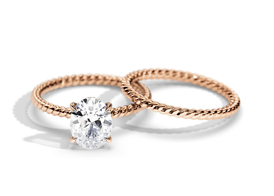 حلقه طلایی 9 عیار برش بیضی شکل 1.5 عیار 6×8 میلی متر با نوع تنظیم شاخک Moissanite